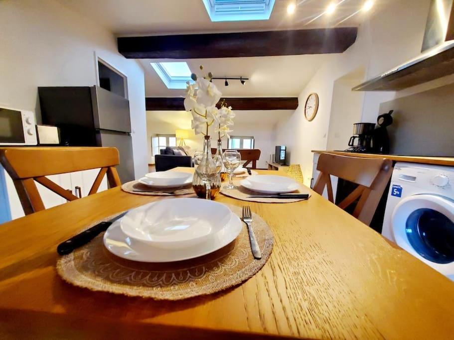 Appartement Chaleureux Au Pied De La Cite Avec Parking Carcassonne Buitenkant foto